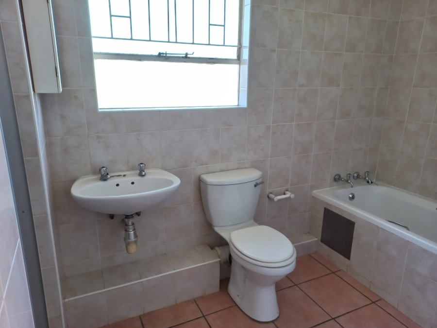 To Let 2 Bedroom Property for Rent in Kannoniers Park North West